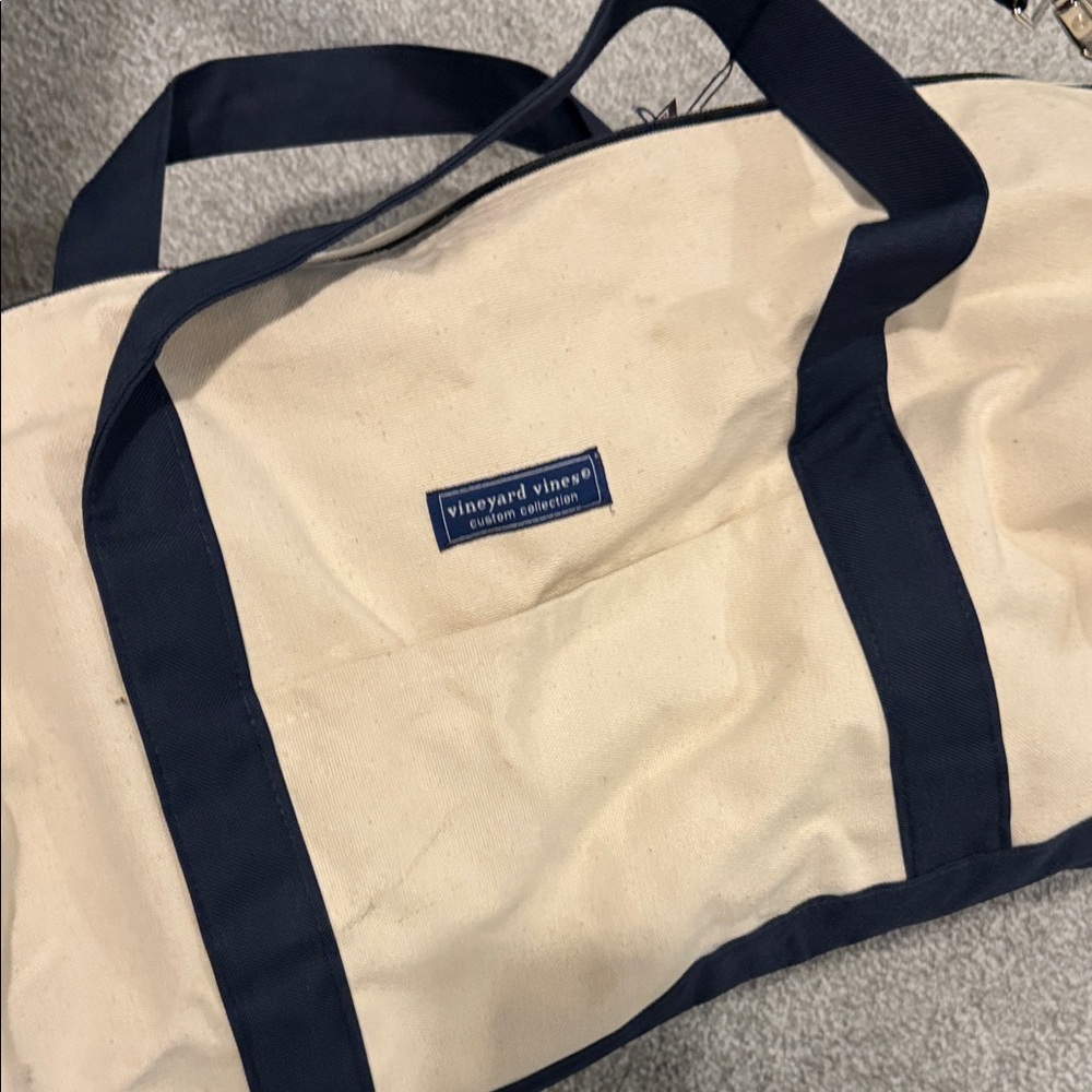 Vineyard Vines Navy and Cream Travel Bag - Picture 5 of 6